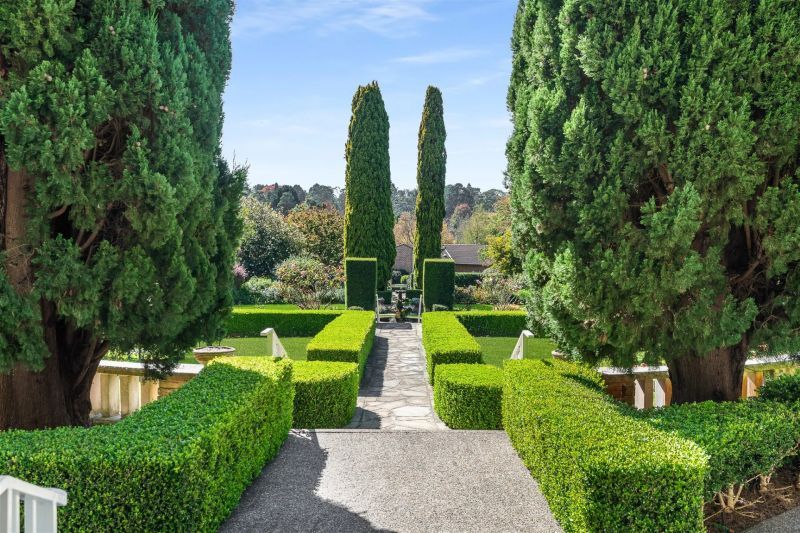 Garden views and Timeless charm in Mount Eymard