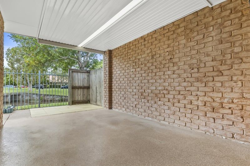 Totally Refreshed North-Facing Villa with Greenspace Views