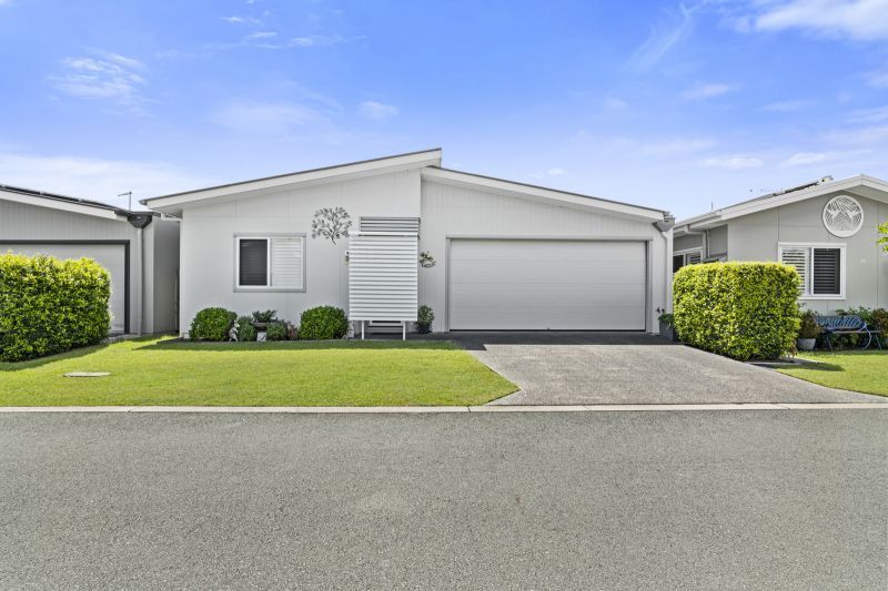 Vibrant Two Bedroom + Study