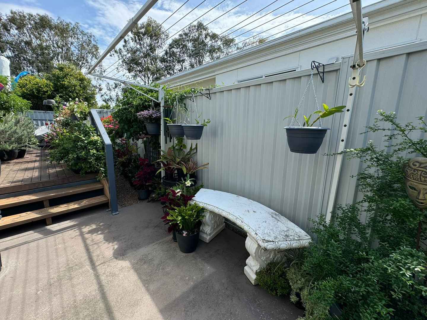 OVER 50'S LIFESTYLE LIVING - READY TO MOVE IN! 