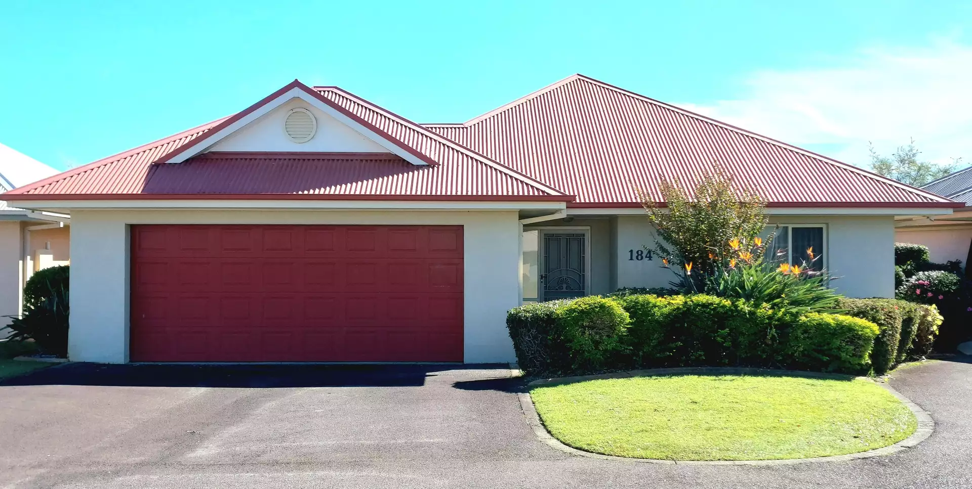 Spacious 3 Bedroom Home with Lake View - Home 184 Sovereign