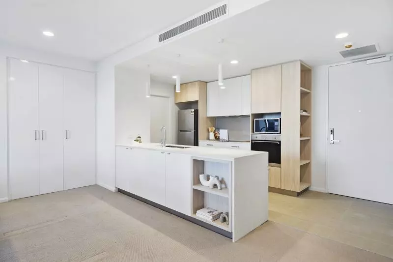 Stylish North-facing apartment with uninterrupted city views
