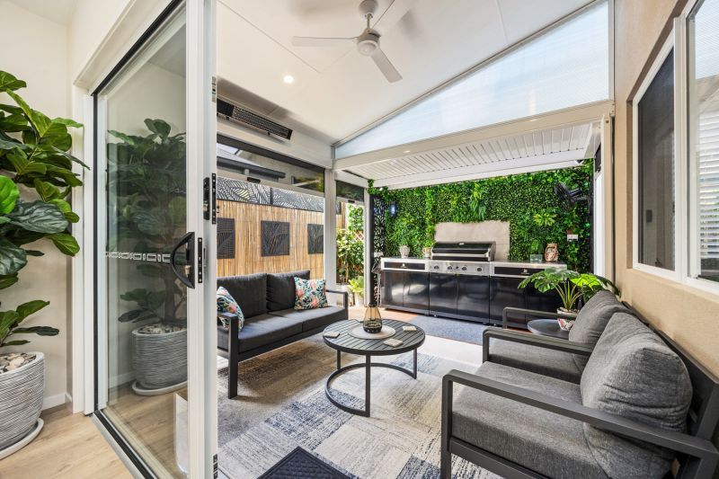 Stylish Corner Home – Extended Private Alfresco