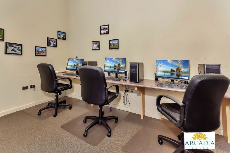 ARCADIA WATERS MADDINGTON - Located in the Middle of the Village