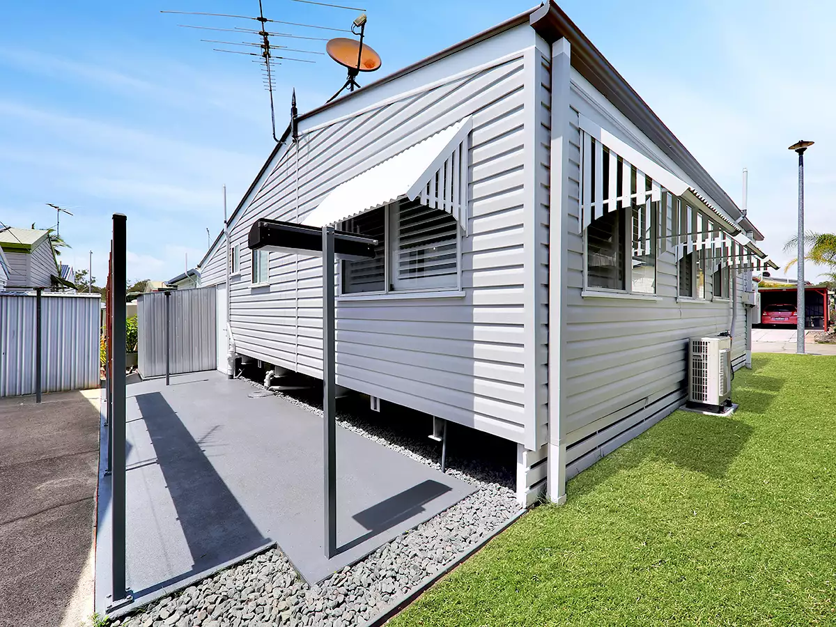 Villa - 2 Bedroom + Enclosed Sun Room + Renovated - SOLD!