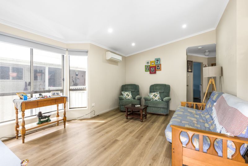 Stylish Living with Tranquil Bushland Views