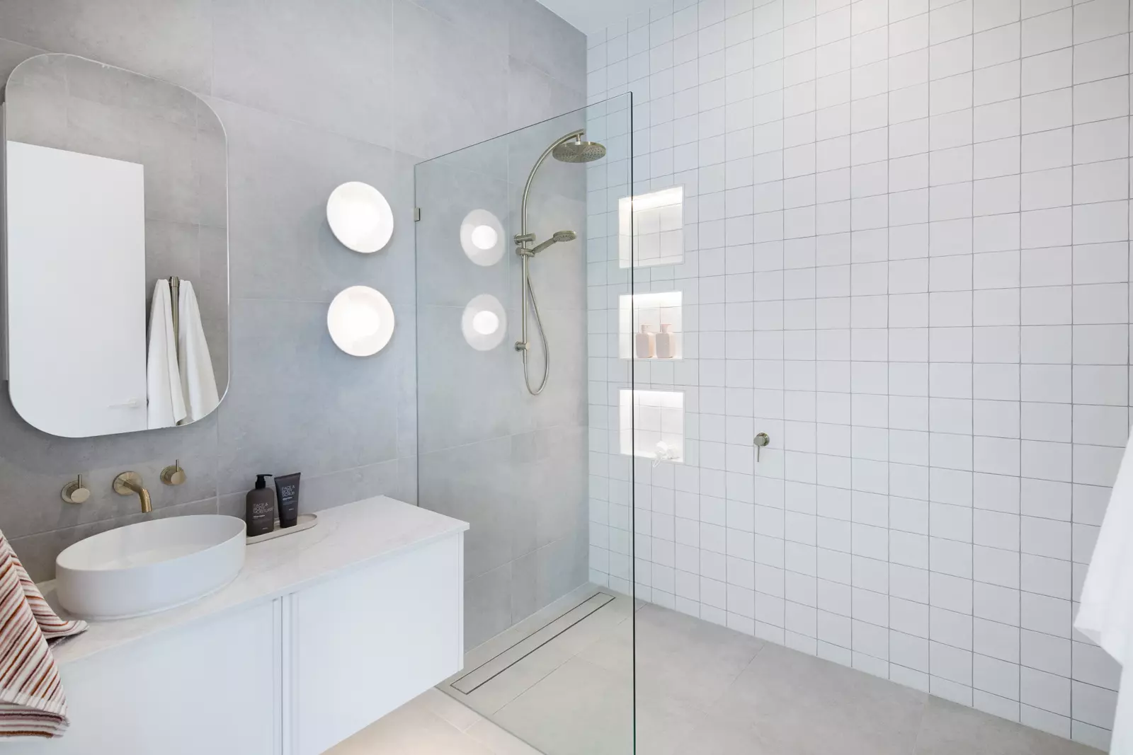 Ivey by Palm Lake Resort Pelican Waters