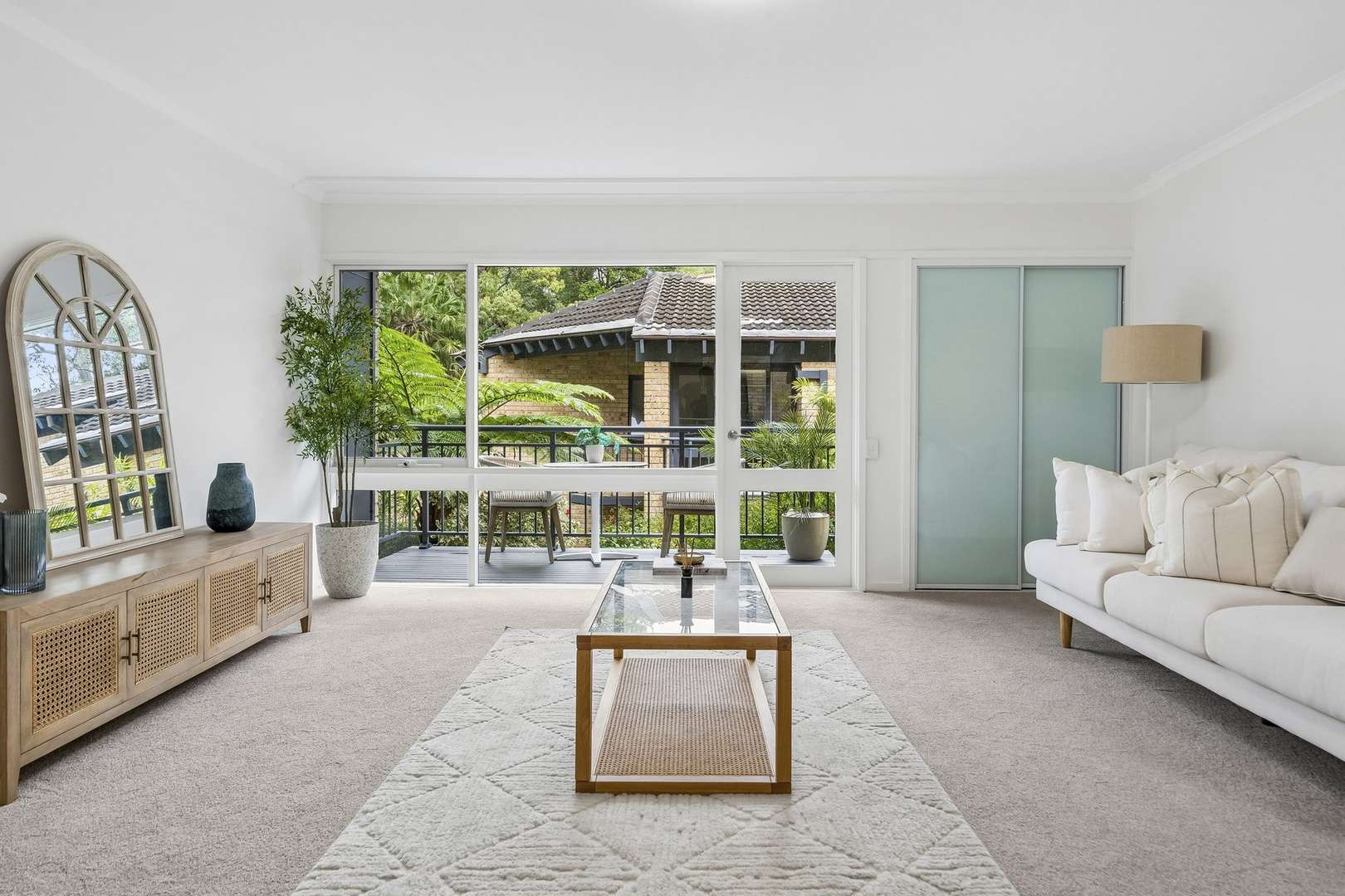 Beautiful light-filled villa in a sought-after location