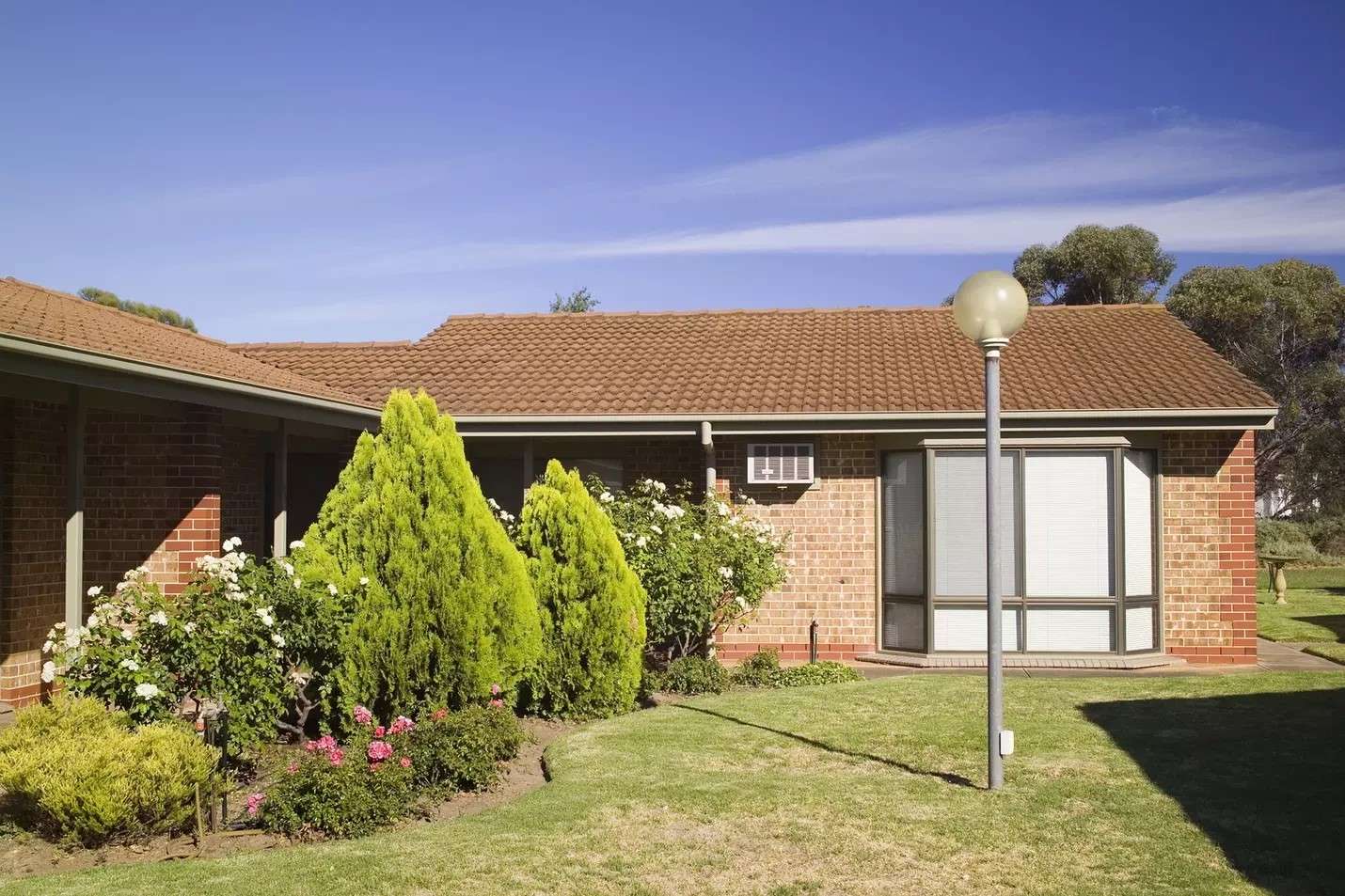 Resthaven Fulham ‘The Oaks’ Retirement Living offers 18 one-bedroom, 53 two-bedroom, and 23-serviced apartments set amongst gardens and historic charm