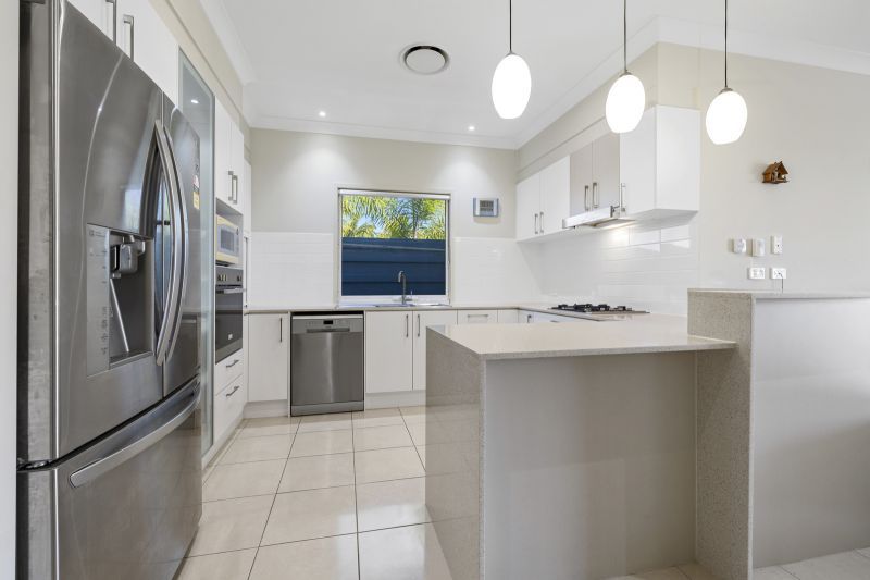 Style & Privacy - Spacious Three-bedroom Haven