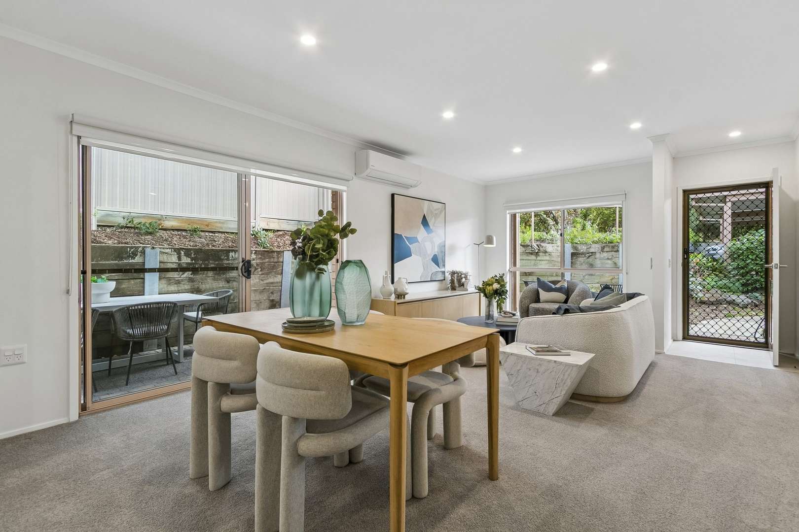 Beautifully refurbished 2-bed plus study villa
