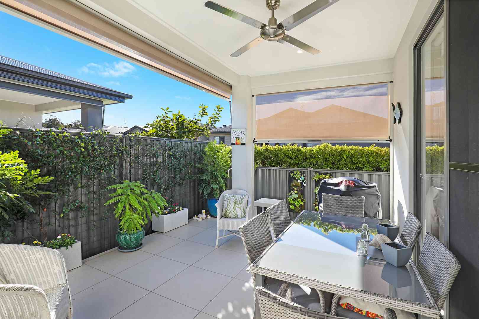 Immaculate, Stylish + Corner Position! V96 Living Gems