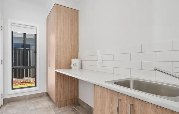 3 bed home with open plan kitchen flowing onto outdoor deck