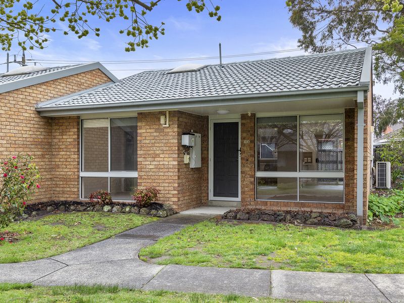 Freshly Updated Unit in a Wonderful Location