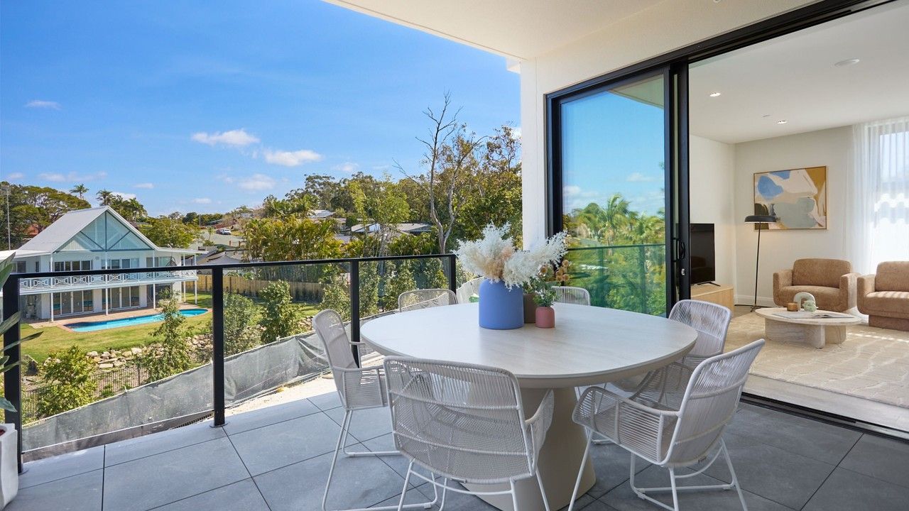 The Thornbill - large light-filled apartment with private balcony.