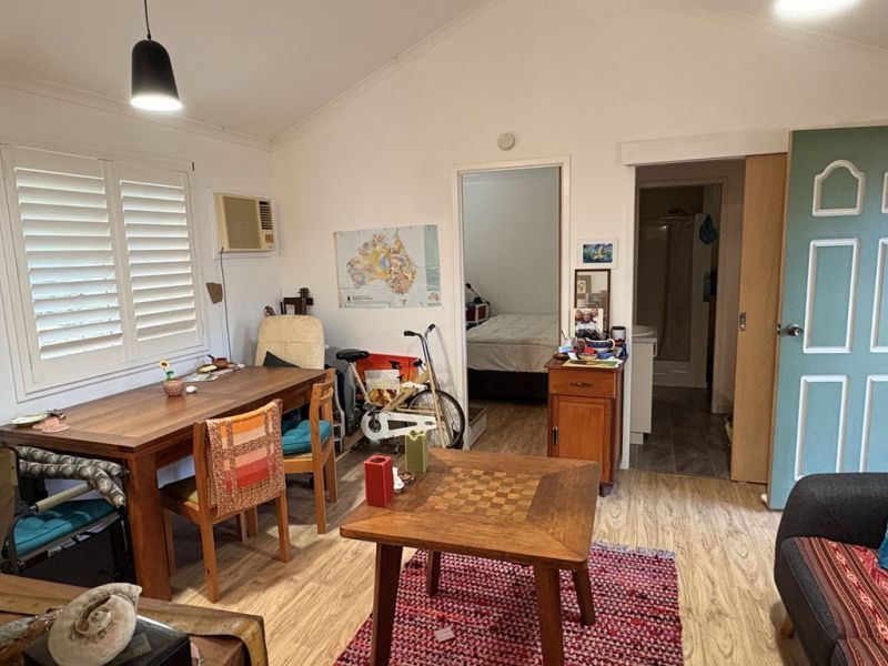 1 x Bed, 1 x bath, study and carport.