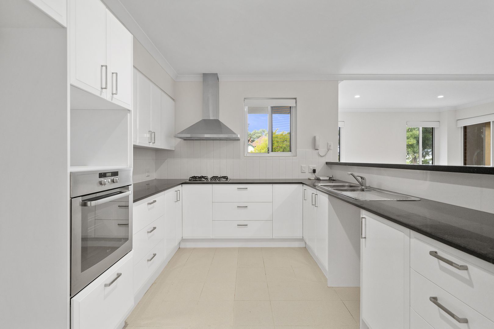 UNDER OFFER - Impressive Ground Floor Apartment