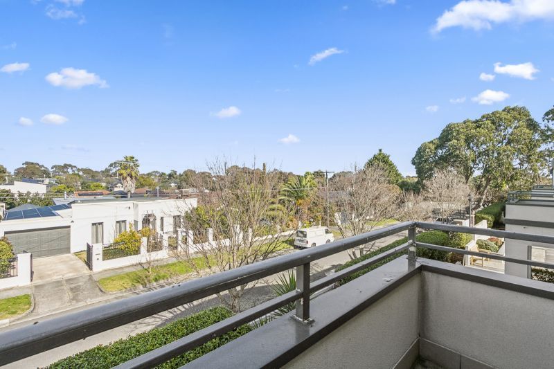 Spacious and bright two-bedroom apartment