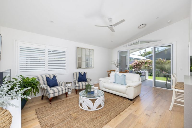 Lakeside Views - Relaxed, Stylish Living at its Best!