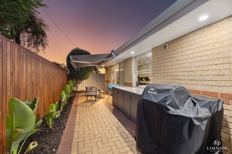 Standalone street front villa