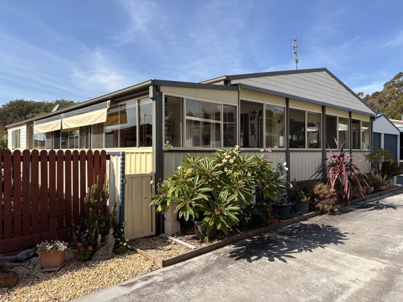 Beautiful 2 bedroom with home.