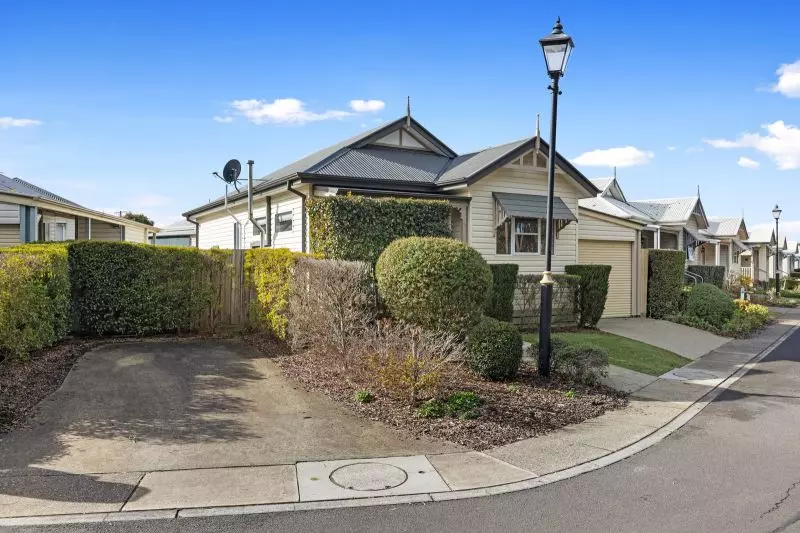 Spacious Modern Living - Peaceful Surrounds