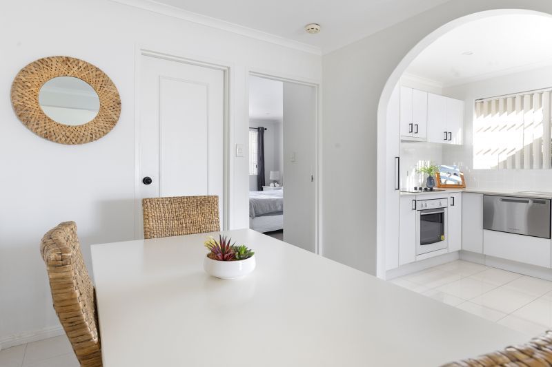 Beautifully presented, light-filled one-bedroom unit with district views.