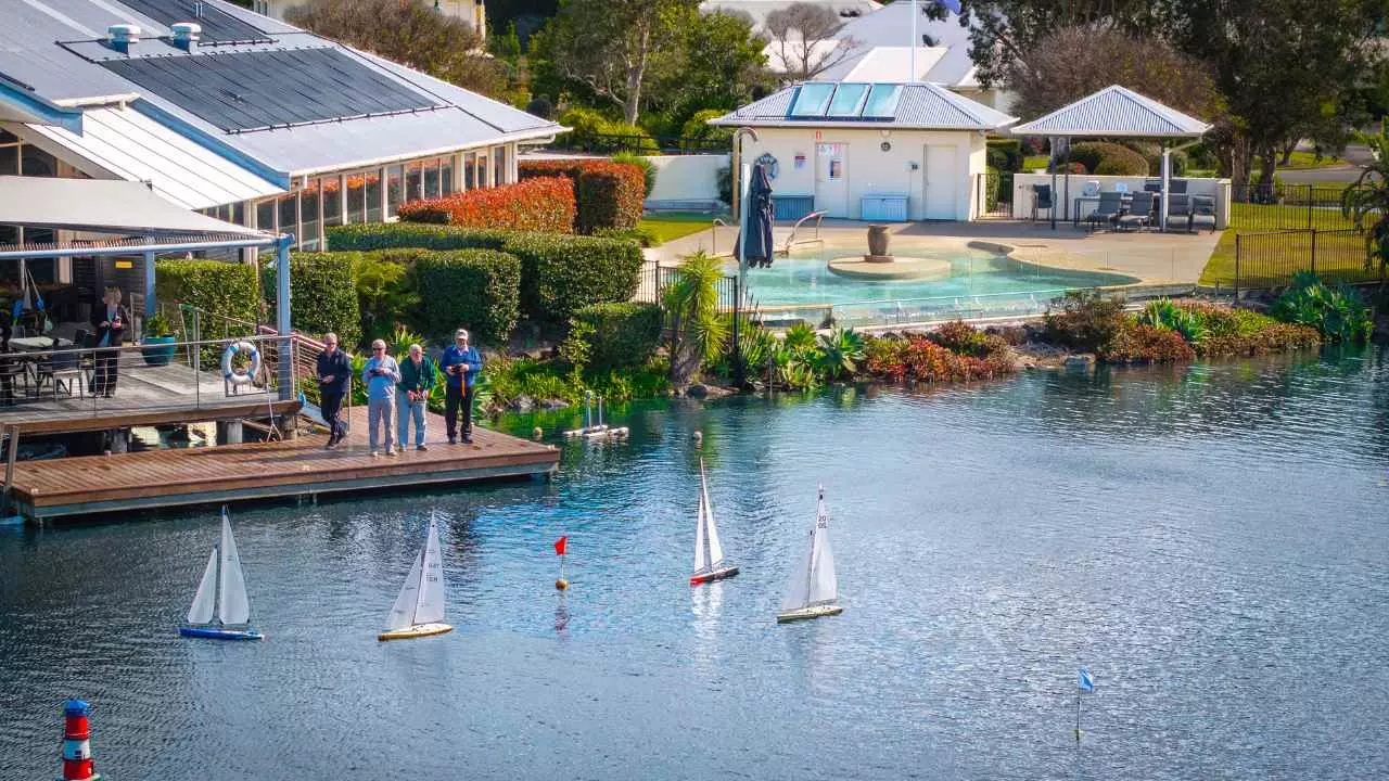 Spacious 2 Bedroom + Study Home - Sirocco II - Home 43 Sirocco II