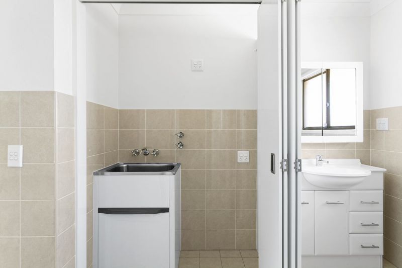 Sunny 2 Bedroom refurbished unit in Secure Retirement Village