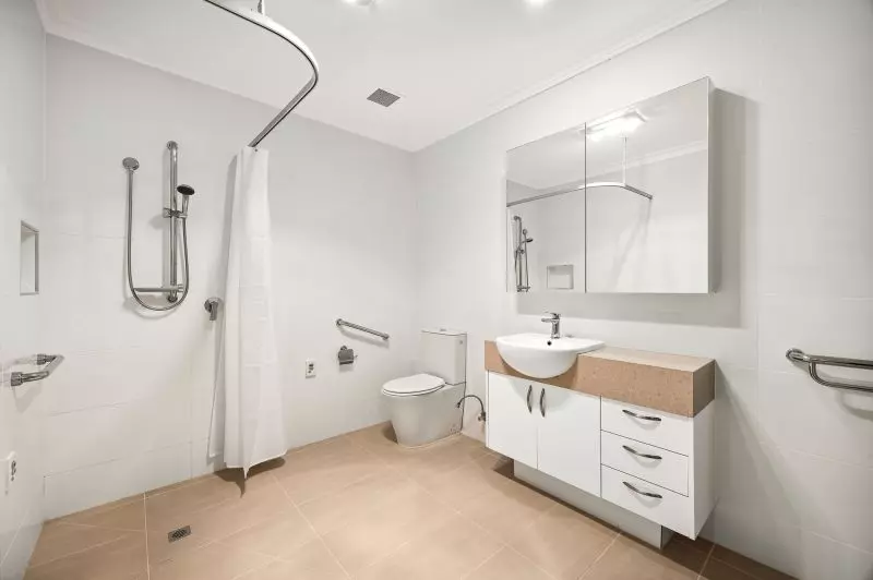 2-bedroom ground floor apartment, serene garden views!