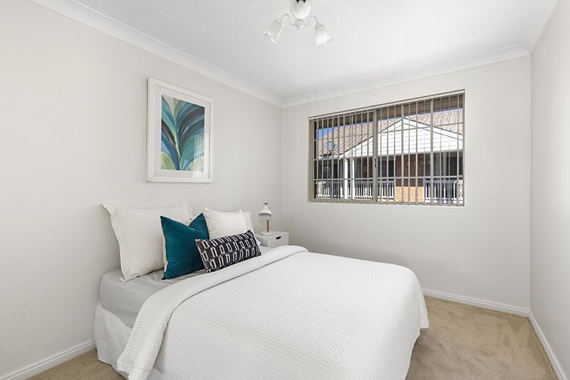 Gorgeous renovated sunny unit