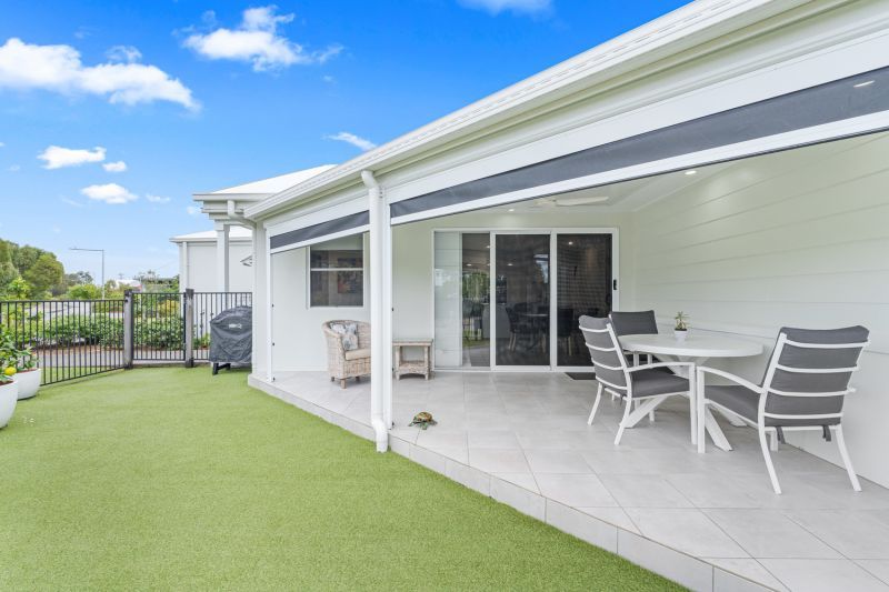 Uniquely Designed Home, Overlooking Waterway!