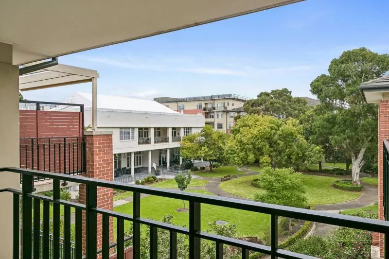 Bright, Stylish and Garden Views