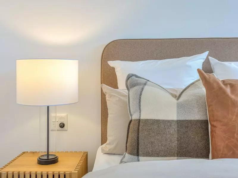 Stylish, single-level living with golf course views