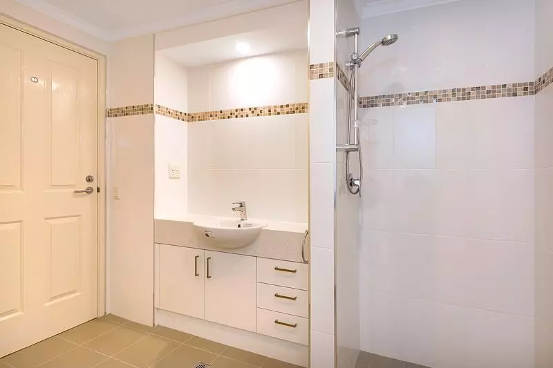 STUNNING NORTH FACING GROUND FLOOR APARTMENT