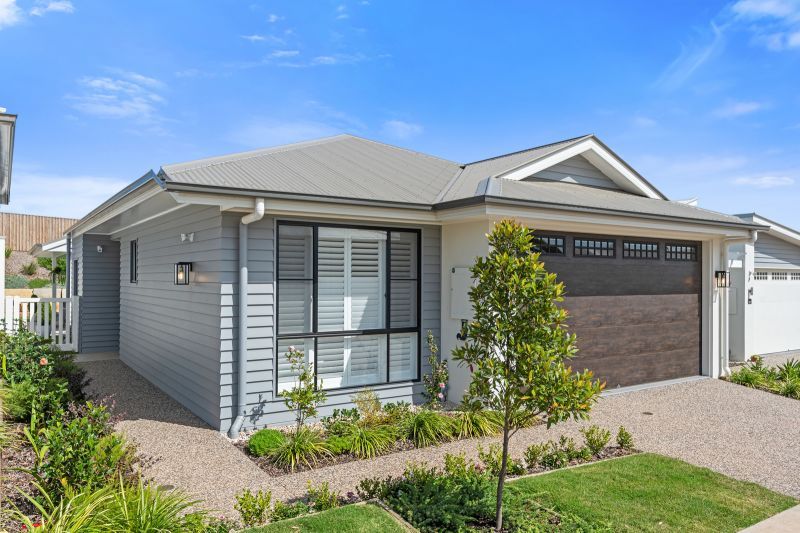 Relax in Style! - Elegant Two Bedroom + Study