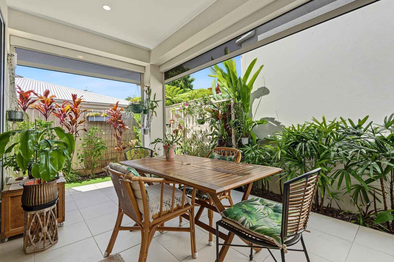 Modern Living, Prime Position