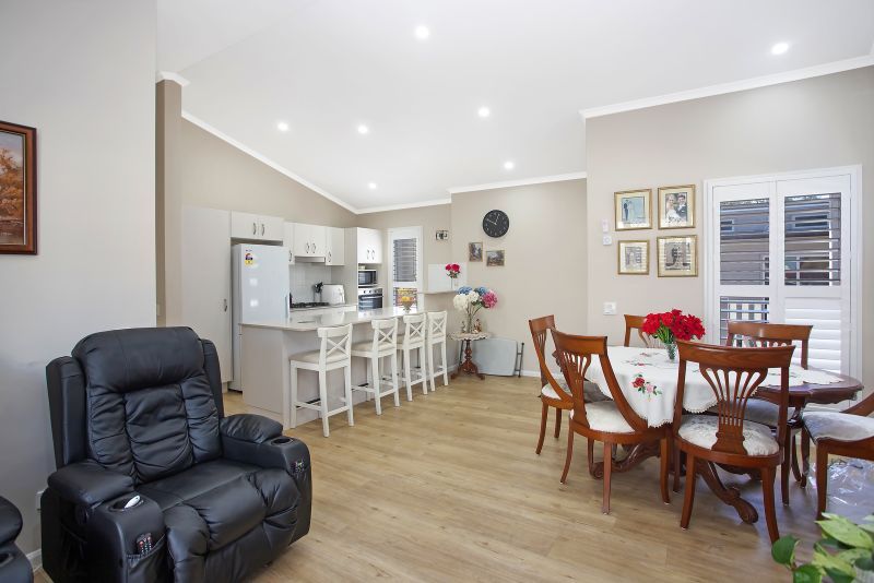 Downsizers Dream!
Light and Bright Two Bedroom Home.