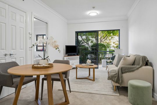 Charming ground-floor one-bedroom apartment