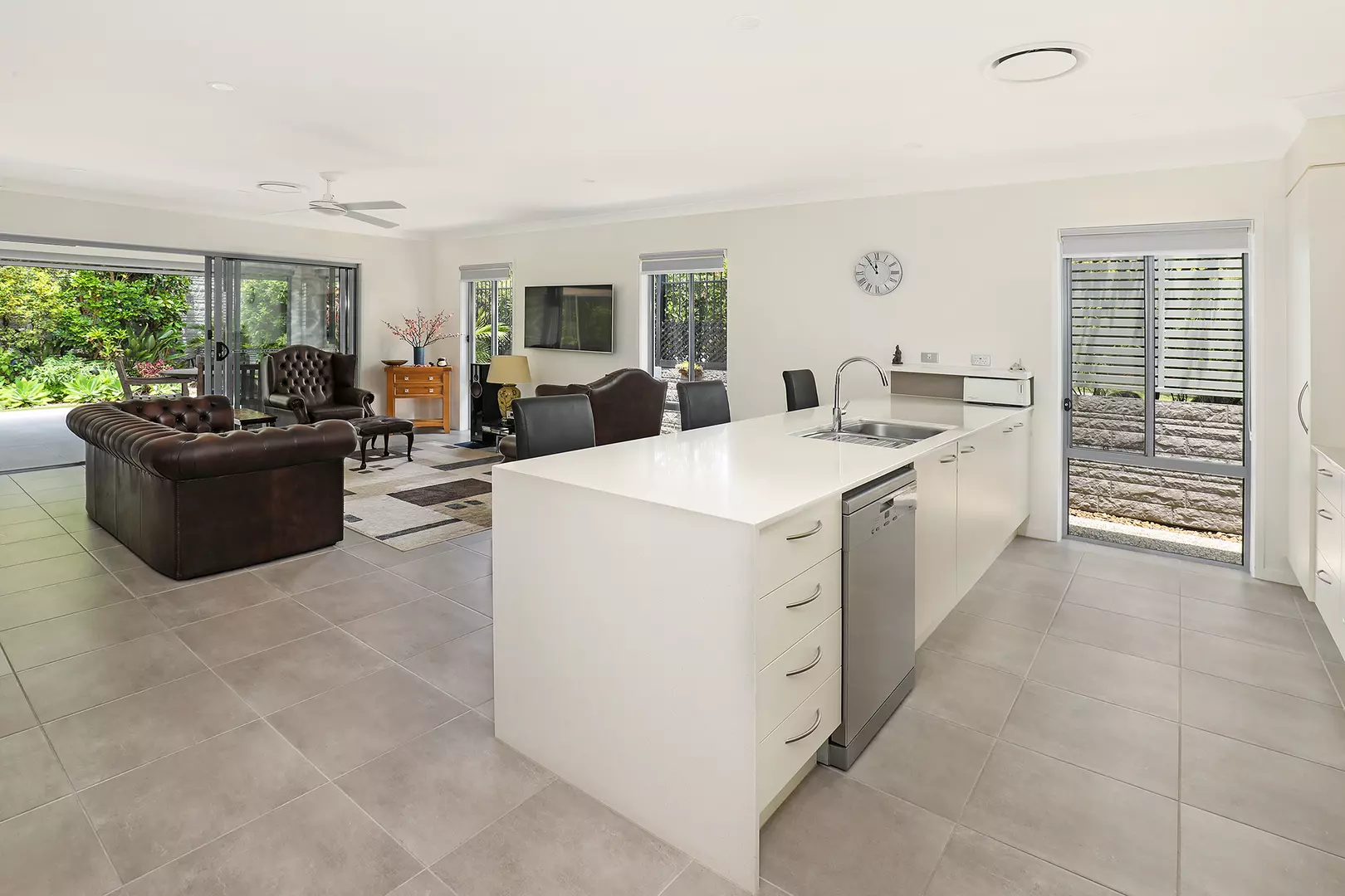 Modern Elegance on a Coveted Corner – Effortless Living Awaits - Villa 94