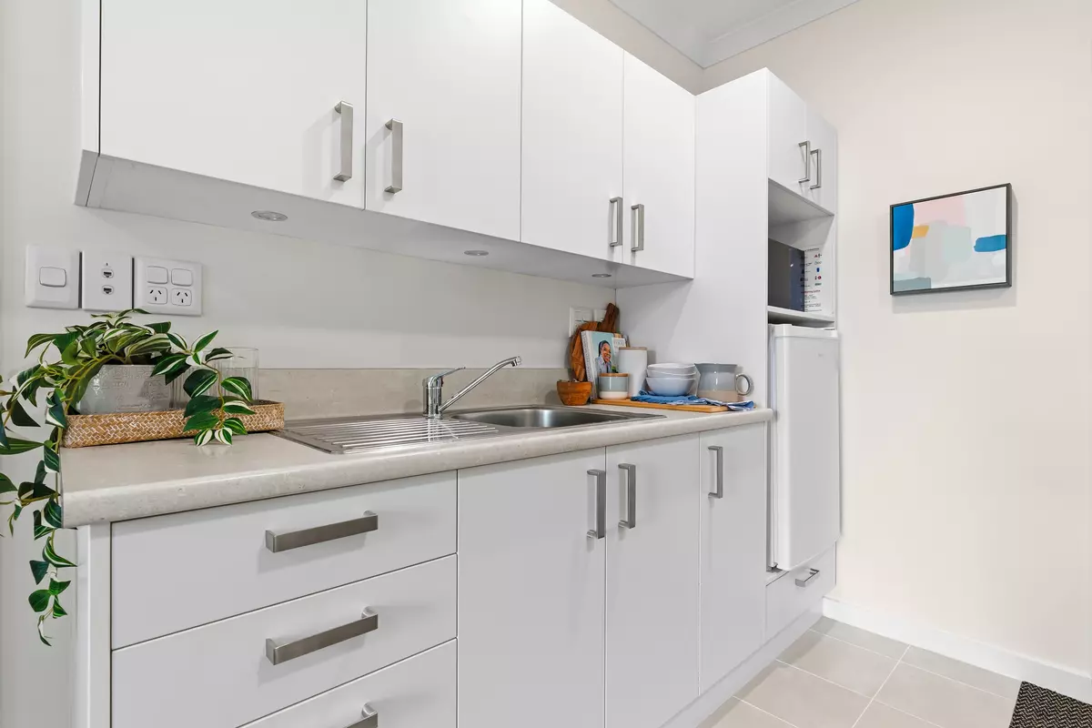 Garden Views and Sunshine - One-bedroom Apartment