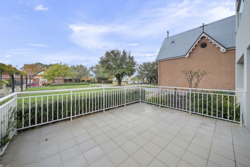 UNDER OFFER - Impressive Ground Floor Apartment