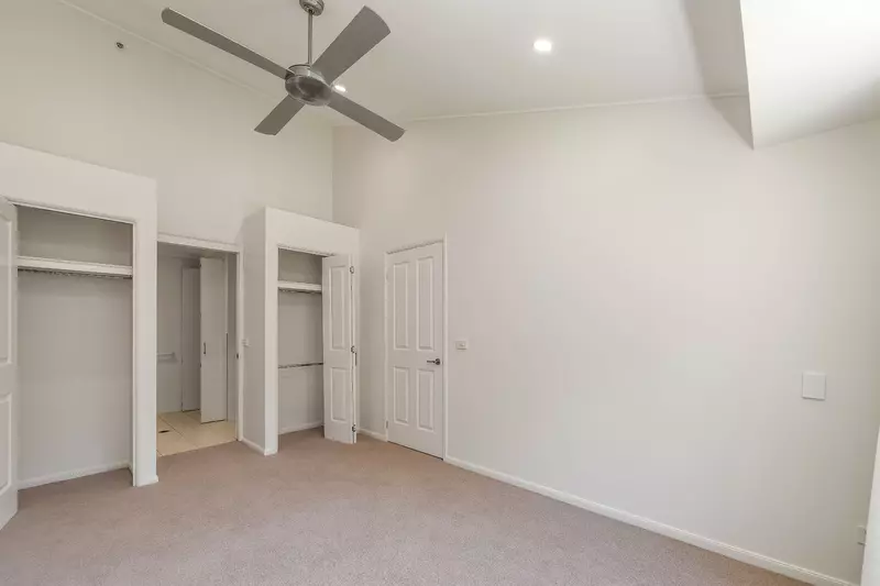 Stylish Serviced Apartment with Garden Access