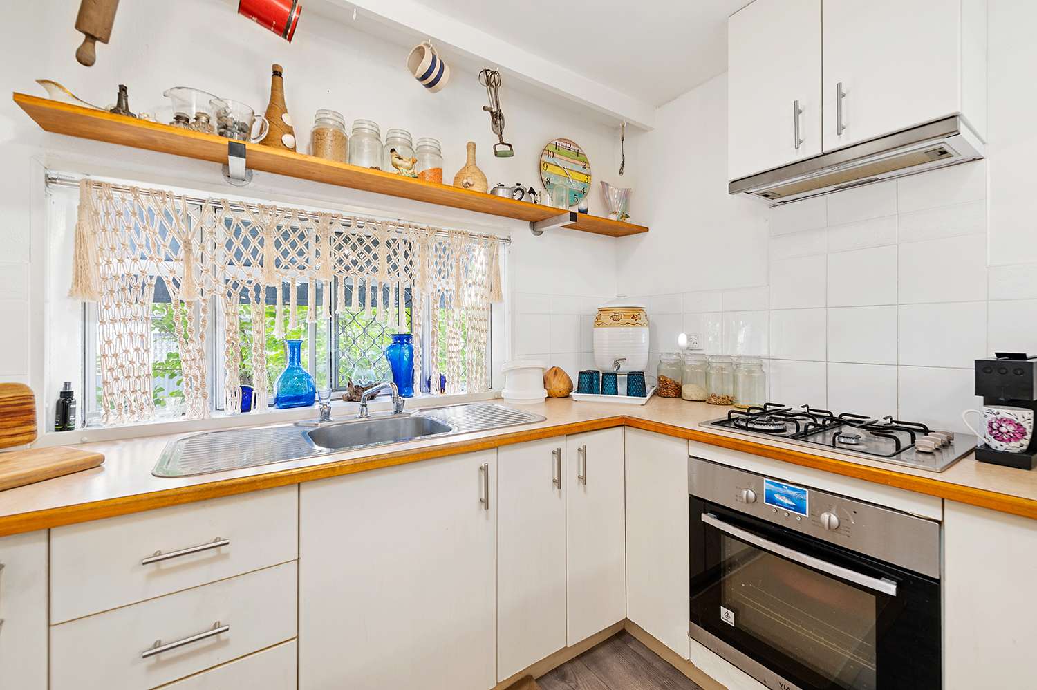 Fabulous Covered Outdoor Living Area - Hampton Style Decore - So Much Space 