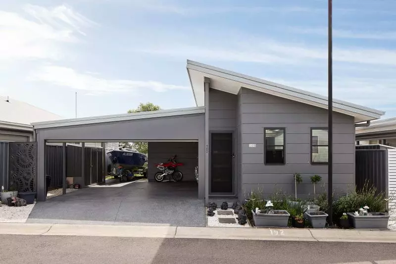 Stunning 2 Bedroom Home in Over 50s Lifestyle Community