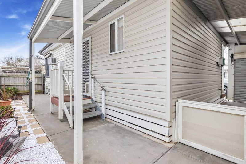 Beautifully Presented Haven - Corner Location