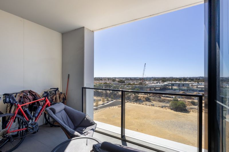 Great Location, Modern & Professional Lifestyle!