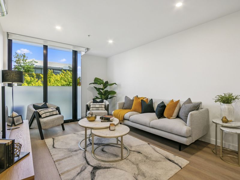 Brighton Bayside Apartment - Fully Refurbished