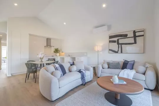 Light filled, modern 2 bed home