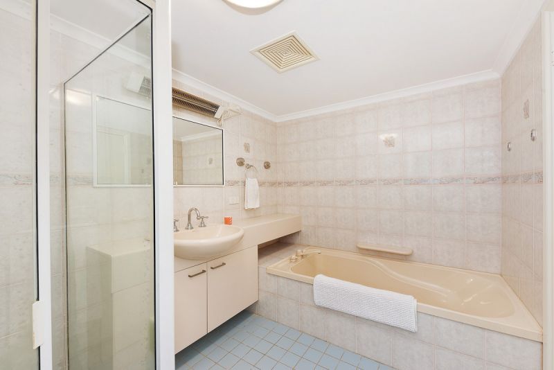 BE QUICK : SOUGHT AFTER SUNFILLED 2BR APARTMENT WITH A GLORIOUSLY GREEN OUTLOOK TO THE EAST